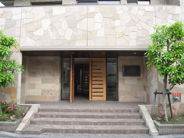 【ライオンズマンション国領】エントランス正面 【ライオンズマンション国領】エントランス正面