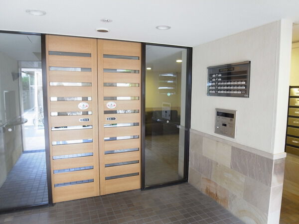 【ライオンズマンション国領】エントランス 【ライオンズマンション国領】エントランス