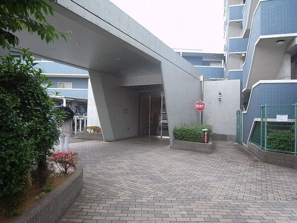 【クロステージ調布仙川】エントランスアプローチ
