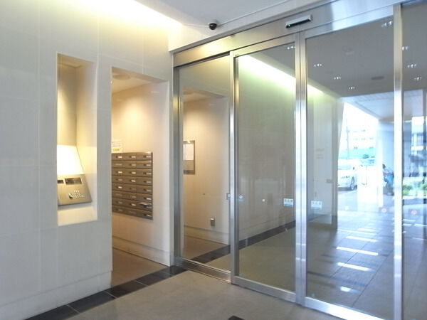 【クロステージ調布仙川】エントランス入口