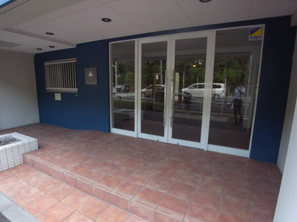 【ウィンドシティ小平小川東町】エントランス