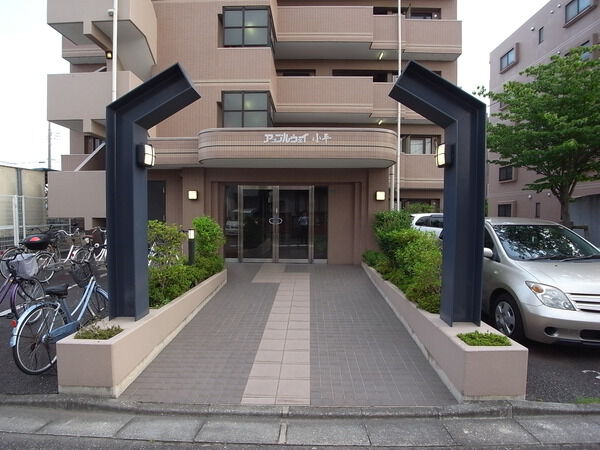 【アップルウェイ小平】エントランス