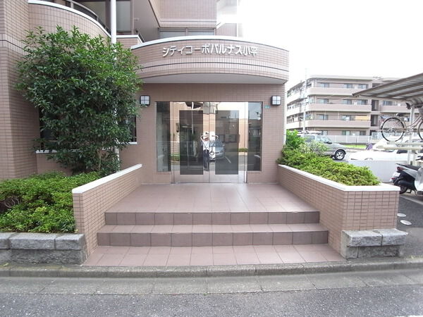 【シティーコーポパルナス小平】エントランス