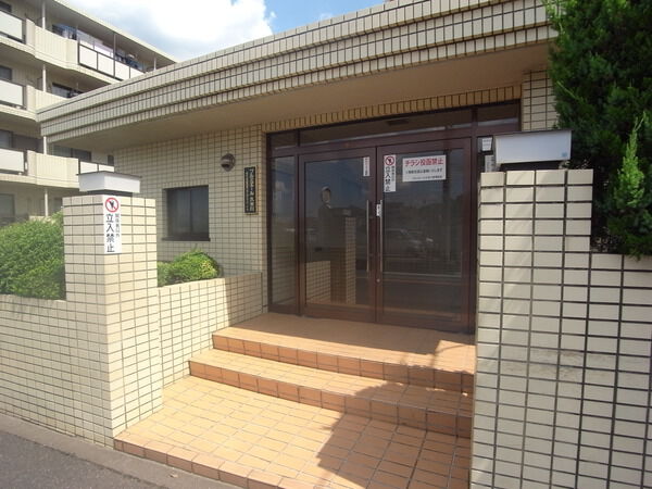 【プルミエール久米川】エントランス