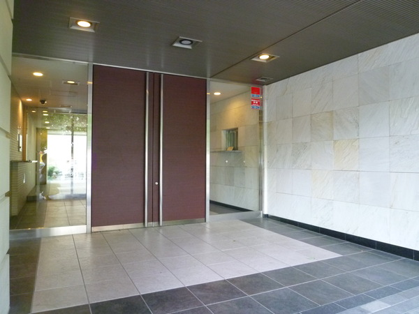 【プラウド大宮日進】エントランス