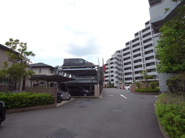 【リーデンススクエア谷塚】敷地内
