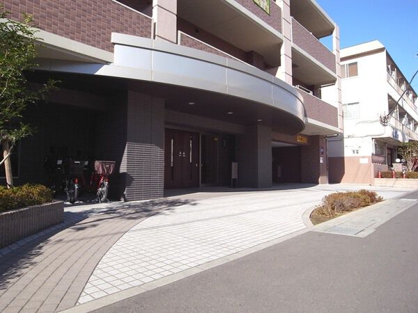 【アンビシャスシティ越谷】エントランス 【アンビシャスシティ越谷】エントランス