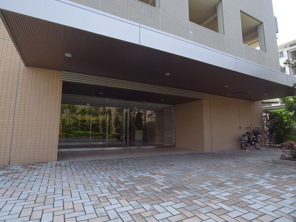 【エクシオ越谷】エントランス