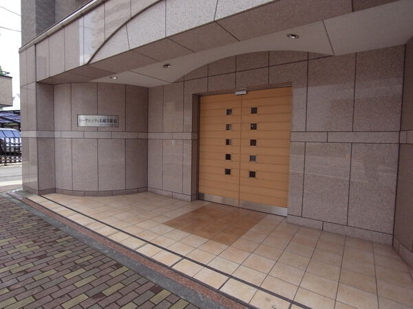 【ローヤルシティ北越谷駅前】エントランス 【ローヤルシティ北越谷駅前】エントランス