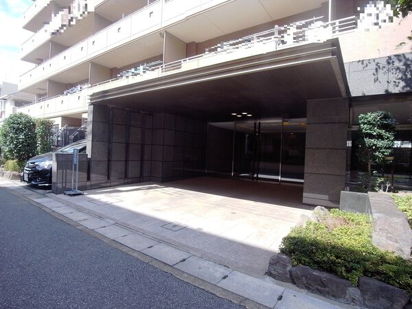 【グランシュテル越谷】エントランス 【グランシュテル越谷】エントランス