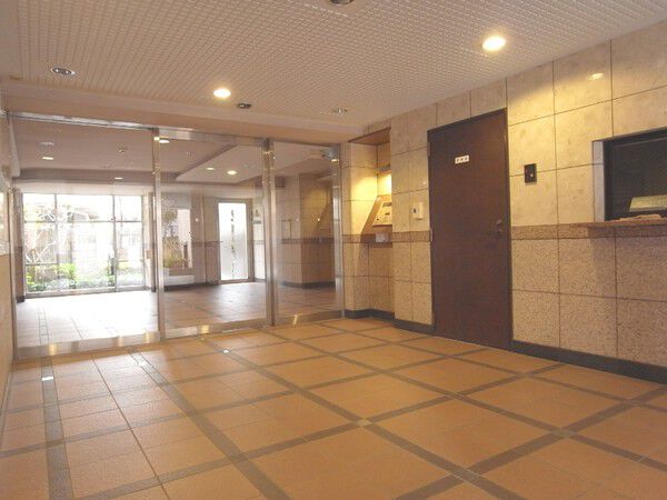【レクセルマンション鶴瀬】エントランス内部 【レクセルマンション鶴瀬】エントランス内部