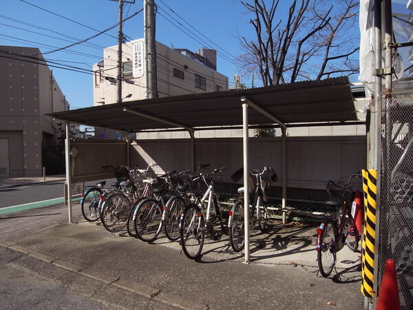 【マーシャンハイツ梅島】駐輪場