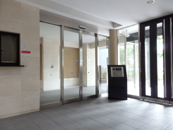 【イクシー六町】エントランス