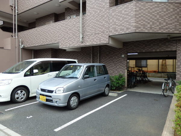 【イクシー六町】駐車場