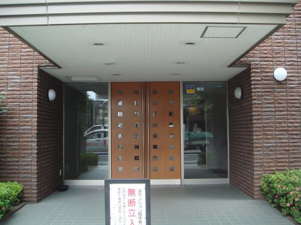 【ザ・パームス浦和岸町】エントランス