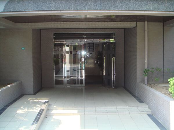 【レクセルマンション浦和岸町】エントランス 【レクセルマンション浦和岸町】エントランス