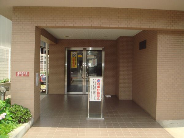 【ファミリエール浦和常盤】エントランス 【ファミリエール浦和常盤】エントランス