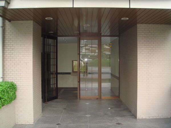 【ヒルズ浦和常盤】エントランス 【ヒルズ浦和常盤】エントランス