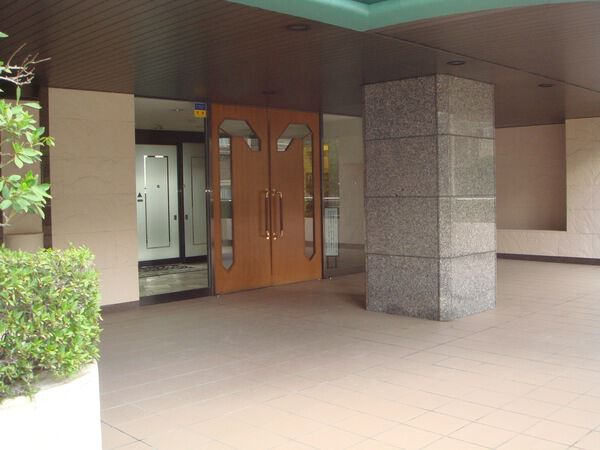 【ライオンズヴィアーレ浦和常盤公園】エントランス 【ライオンズヴィアーレ浦和常盤公園】エントランス