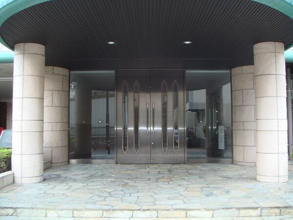 【ライオンズヴィアーレ浦和常盤公園第2】エントランス 【ライオンズヴィアーレ浦和常盤公園第2】エントランス