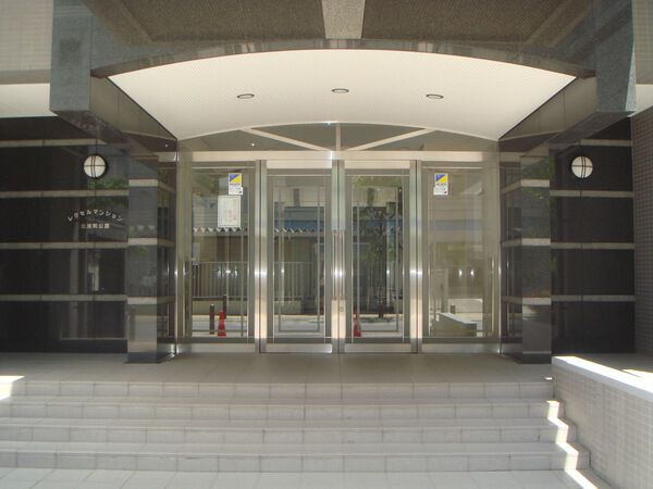 【レクセルマンション北浦和公園】エントランス 【レクセルマンション北浦和公園】エントランス