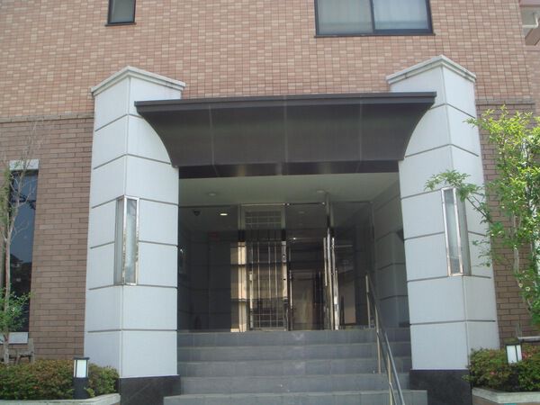 【グランドシティ浦和元町】エントランス