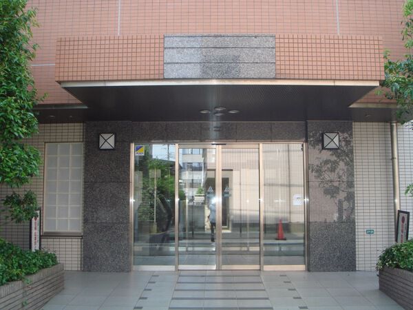 【クラルテ浦和本太フローレア】エントランス