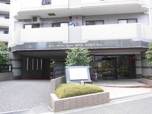 【ライオンズガーデン浦和根岸北原公園】エントランス