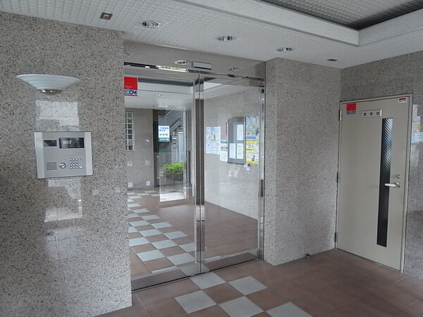 【ローヤルシティ中浦和】エントランス内部