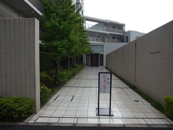 【パークハウス中浦和】アプローチ