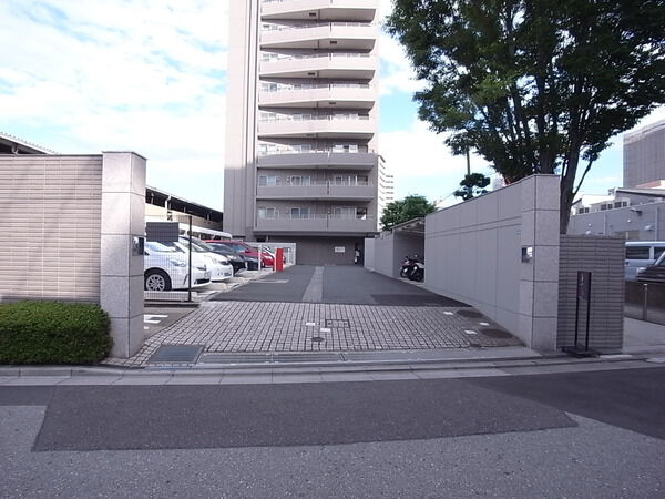 【コスモ武蔵浦和キューブスクエア】外観