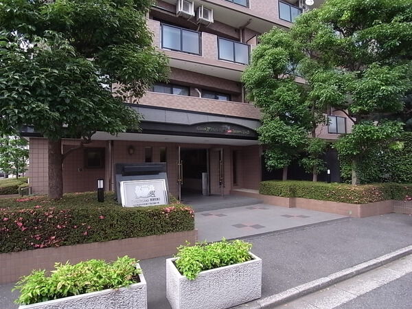 【ライオンズマンション南浦和第3】エントランスアプローチ