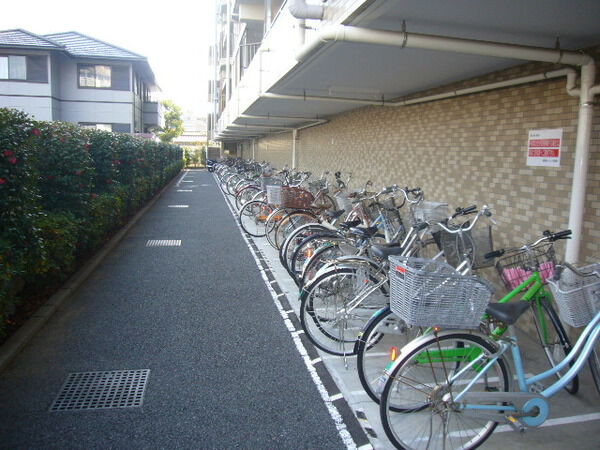 【南浦和第6ローヤルコーポ】駐輪場