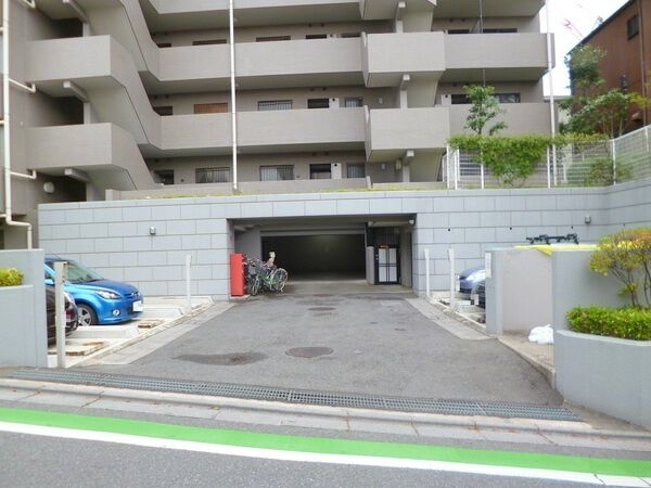 【オークラハイム浦和別所沼公園】敷地内駐車場