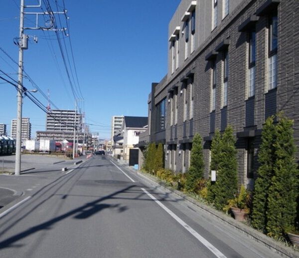 【グローベル・ザ・スクエア北戸田】前面道路