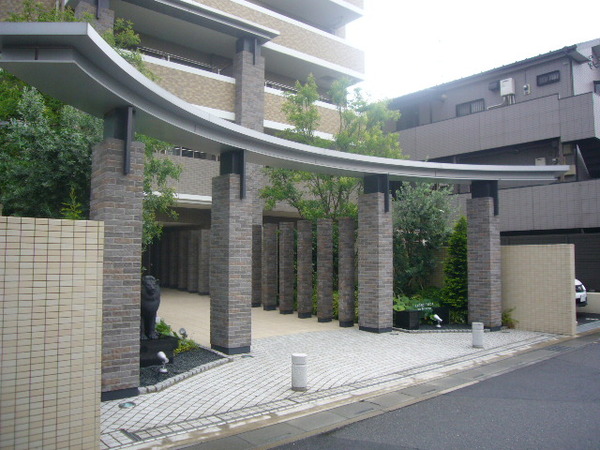 【ライオンズ戸田アークレジデンス】アプローチ