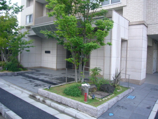 【ライフピア戸田芦原】エントランス