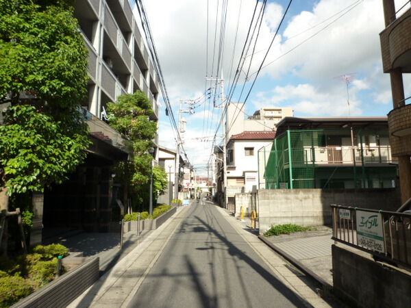 【リュエル戸田2】前面道路