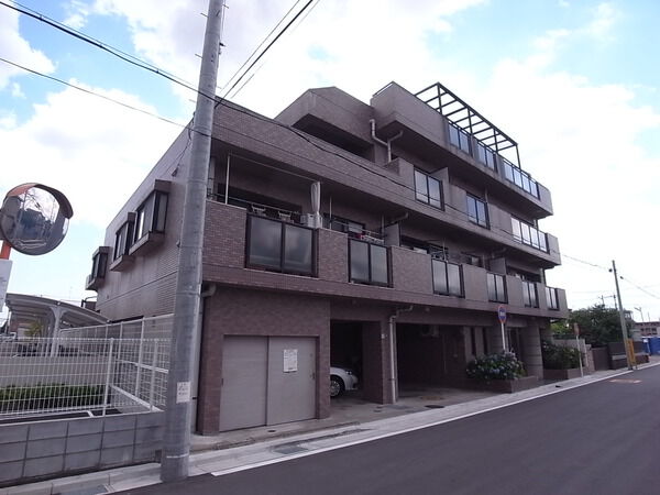 【日神パレステージ戸田】外観写真２