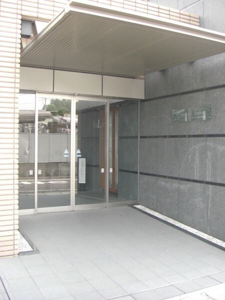 【グランシエロ戸田公園】エントランス