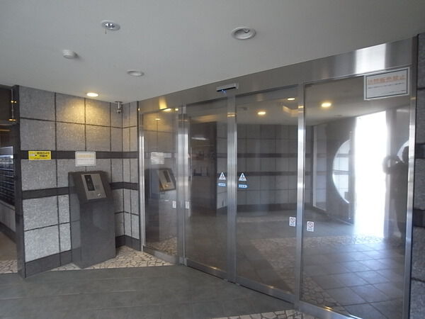 【レーベンハイム戸田公園スペイシャス】エントランス