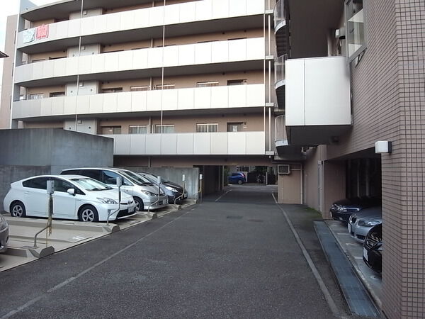 【モナージュ旗の台】駐車場 【モナージュ旗の台】駐車場