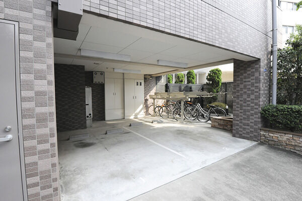 【ガラ・ステージ田園調布】駐車場・駐輪場 【ガラ・ステージ田園調布】駐車場・駐輪場