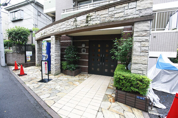 【ステージグランデ田園調布アジールコート】エントランス前 【ステージグランデ田園調布アジールコート】エントランス前
