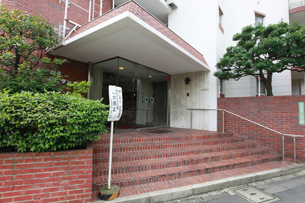 【田園調布アビタシオン】エントランス前 【田園調布アビタシオン】エントランス前