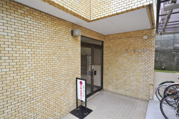 【ハイツ奥沢】エントランス前