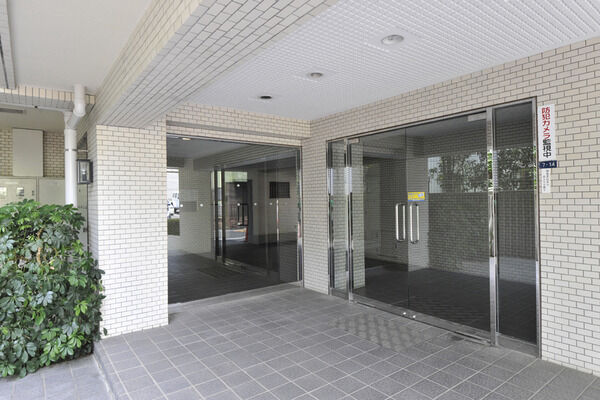 【マートルコート代々木八幡】エントランス