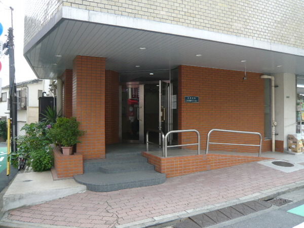 【日生住宅三軒茶屋マンション】エントランス 【日生住宅三軒茶屋マンション】エントランス