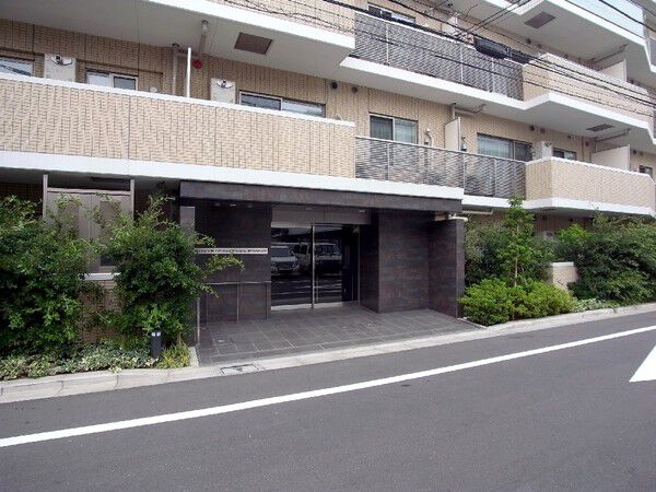 【グランスイート三軒茶屋レジデンス】共用エントランス