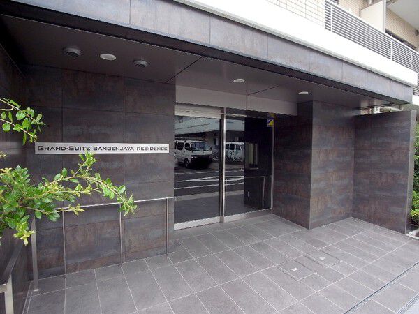 【グランスイート三軒茶屋レジデンス】共用エントランス